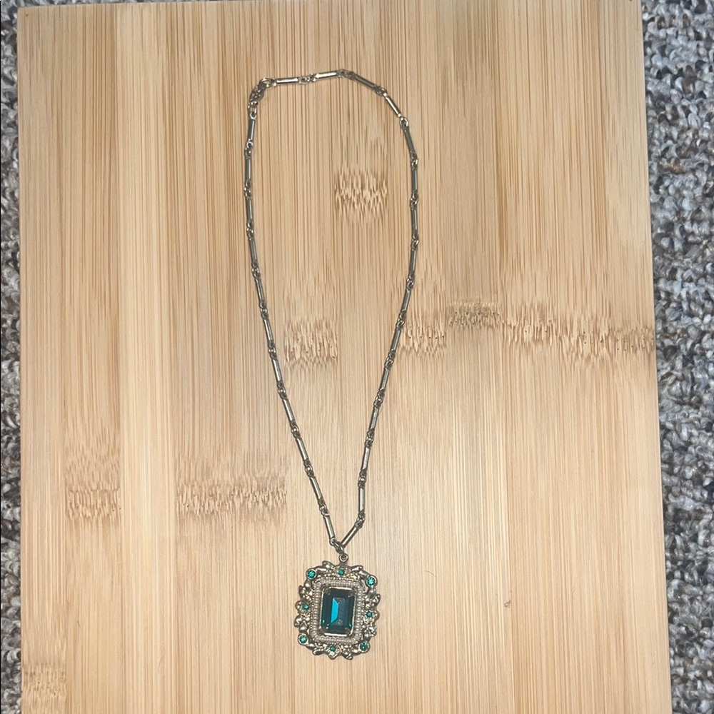 Elegant Vintage Silver Necklace with Green Gemstone